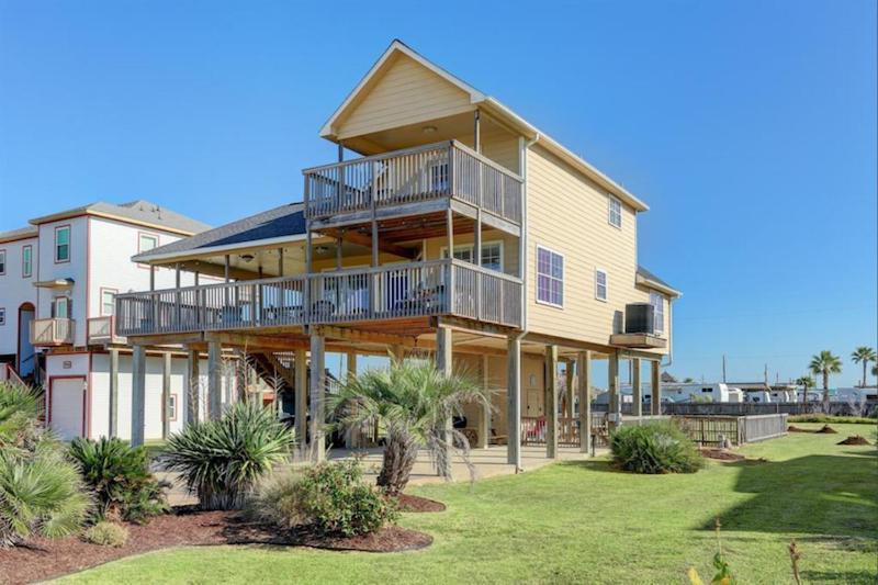 Classy Home With Backyard Oasis Hot Tub And 2 Shaded Decks Galveston Exterior photo