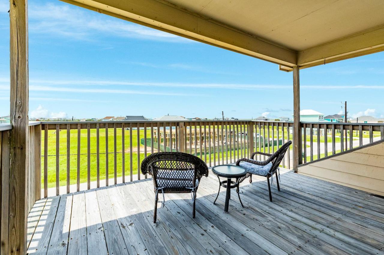 Classy Home With Backyard Oasis Hot Tub And 2 Shaded Decks Galveston Exterior photo