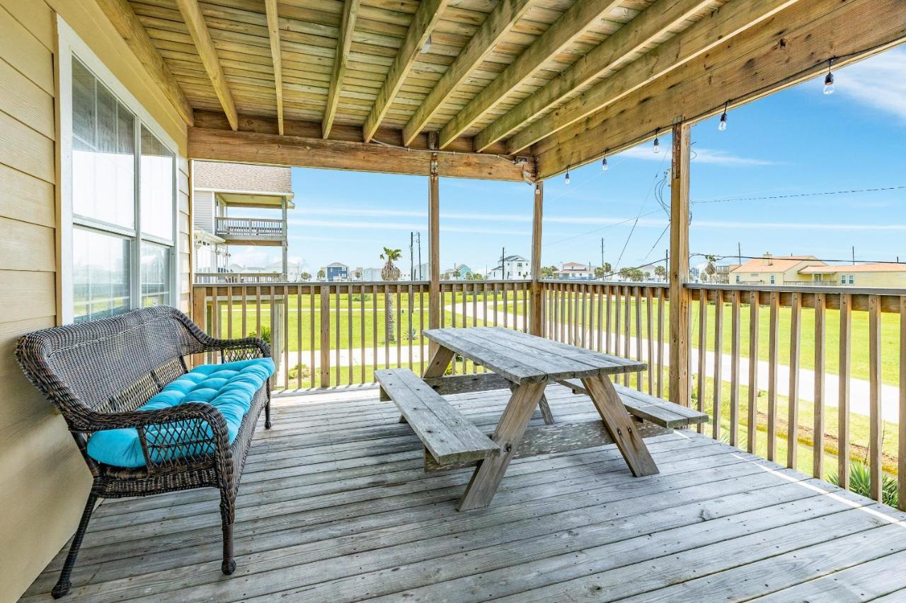 Classy Home With Backyard Oasis Hot Tub And 2 Shaded Decks Galveston Exterior photo